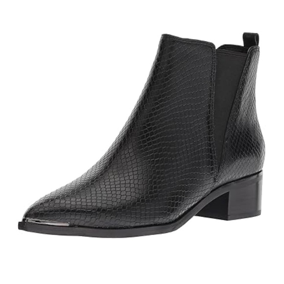 Marc Fisher Shoes - Marc Fisher women’s Chelsea heeled ankle Boots Black leather snake print SZ8.5